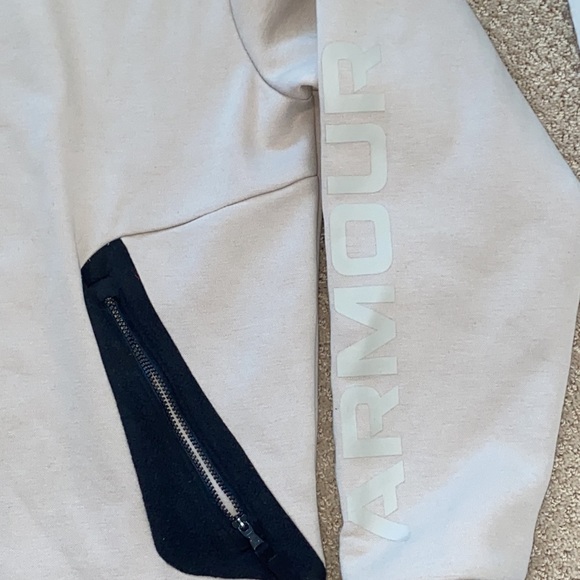 Super Cozy UNDER ARMOUR Recovery Fleece Hoodie. - Picture 2 of 12